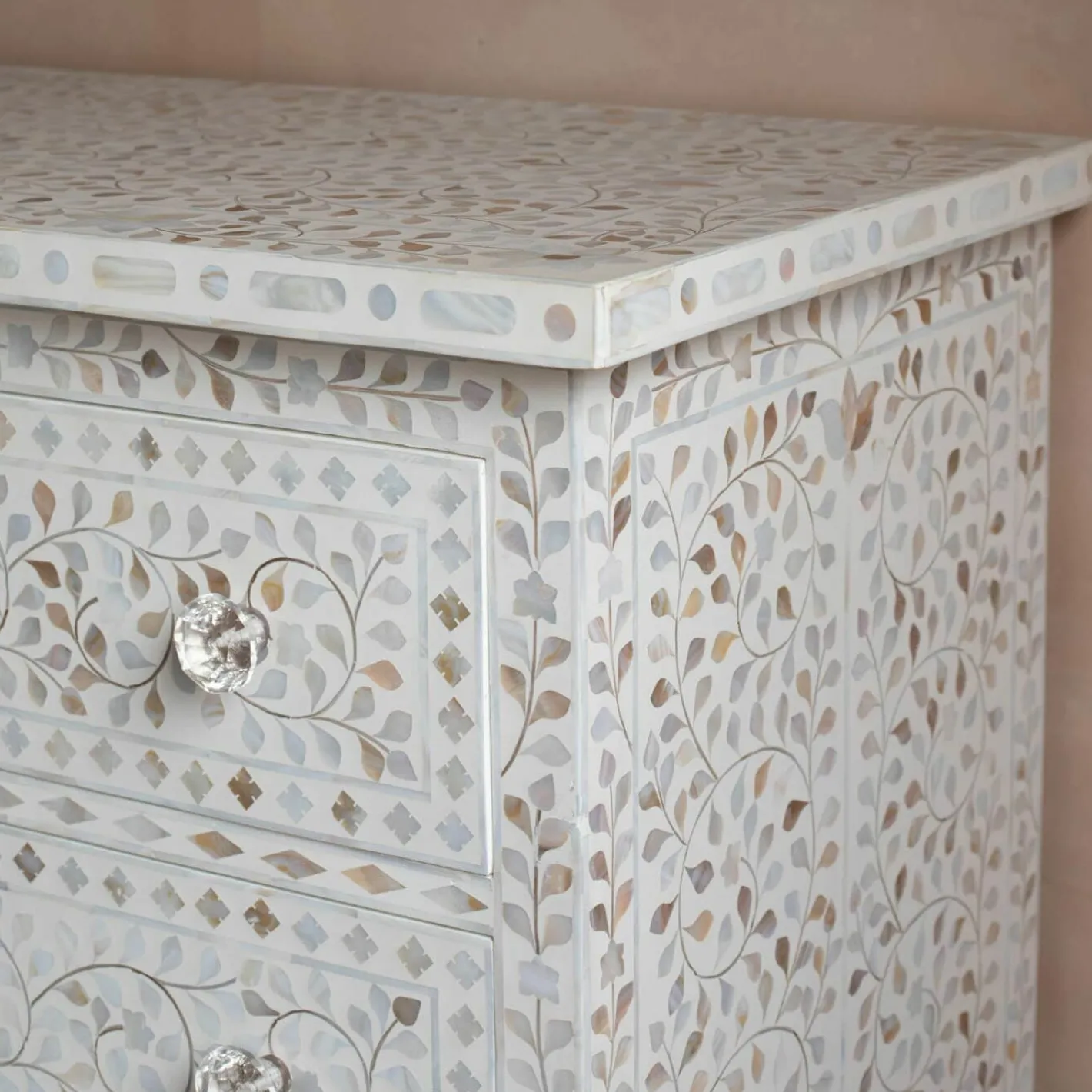 Graham & Green Chests Of Drawers|Chests Of Drawers<Classic White Mother of Pearl Small Double Chest of Drawers