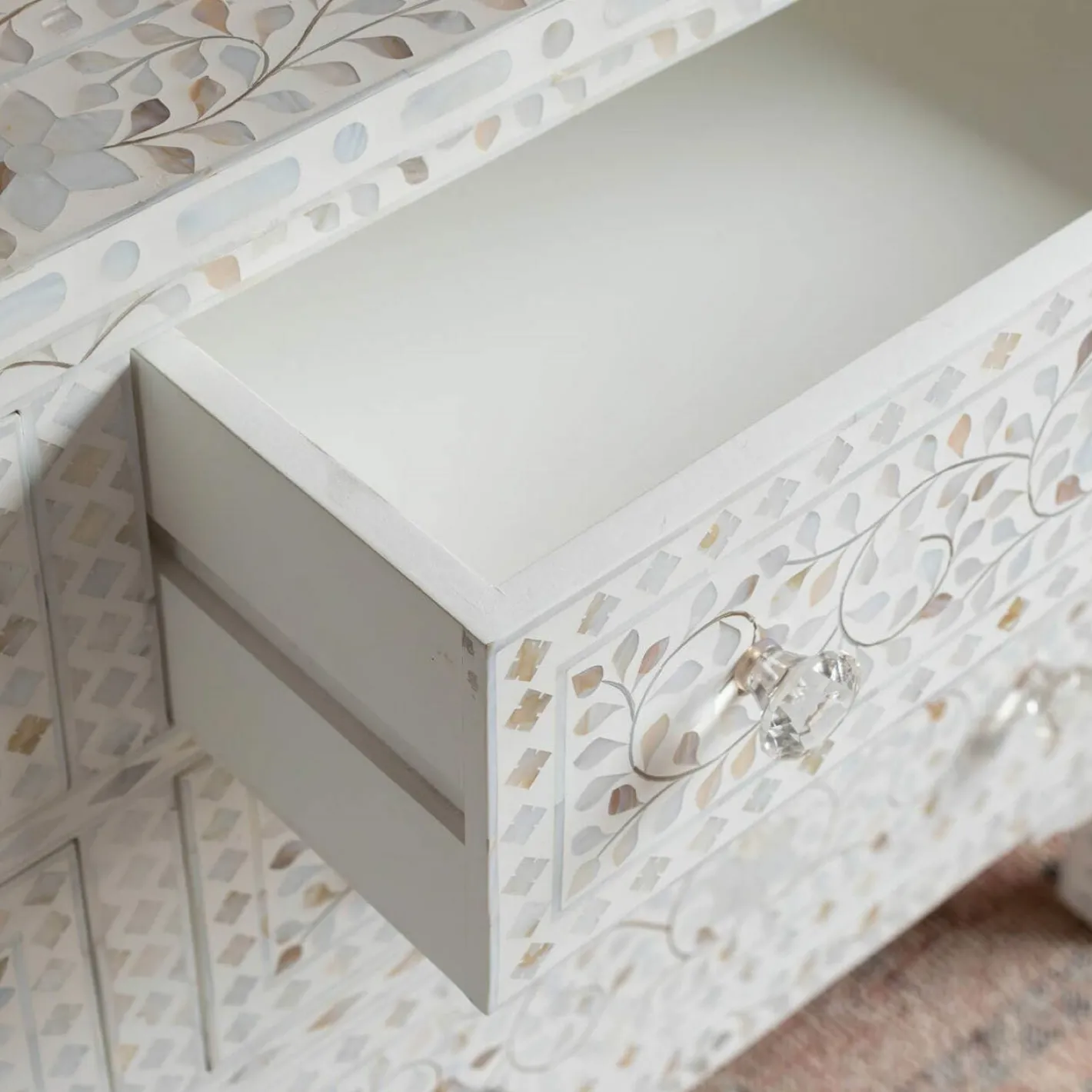 Graham & Green Chests Of Drawers|Chests Of Drawers<Classic White Mother of Pearl Small Double Chest of Drawers