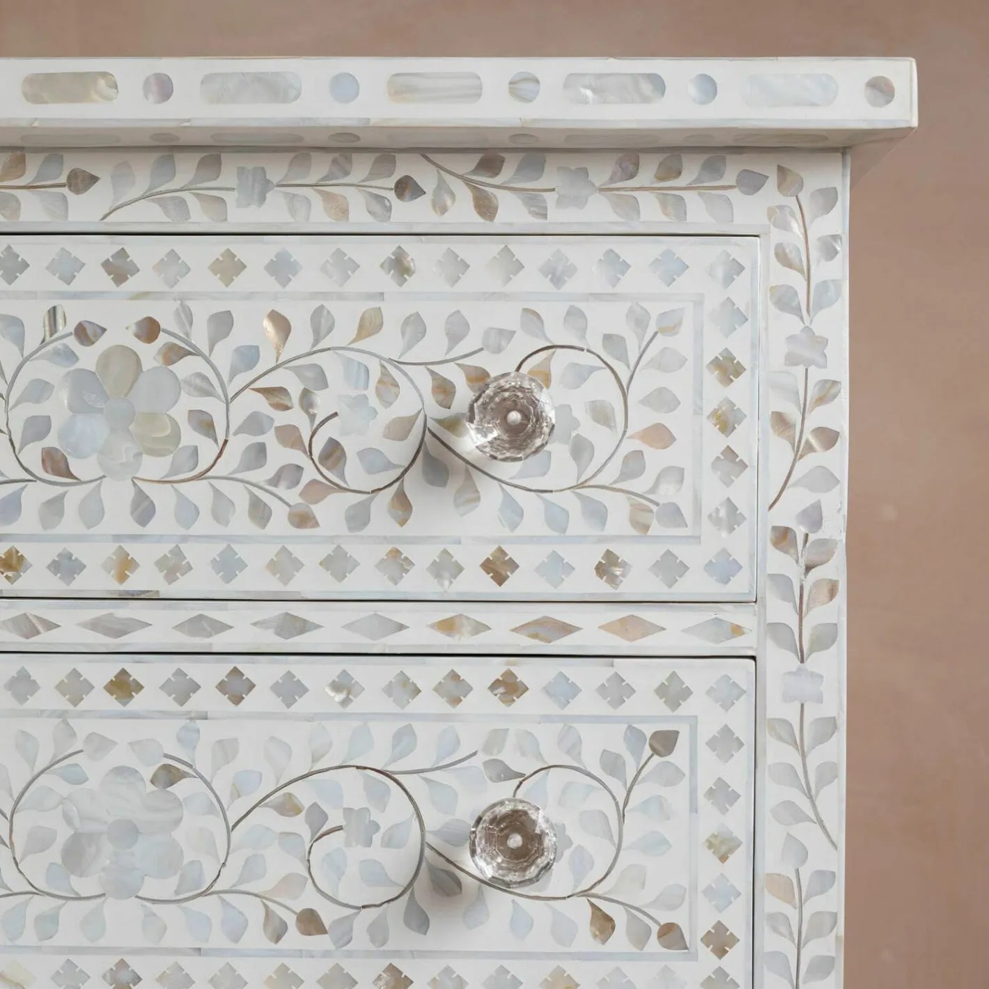 Graham & Green Chests Of Drawers|Chests Of Drawers<Classic White Mother of Pearl Small Double Chest of Drawers