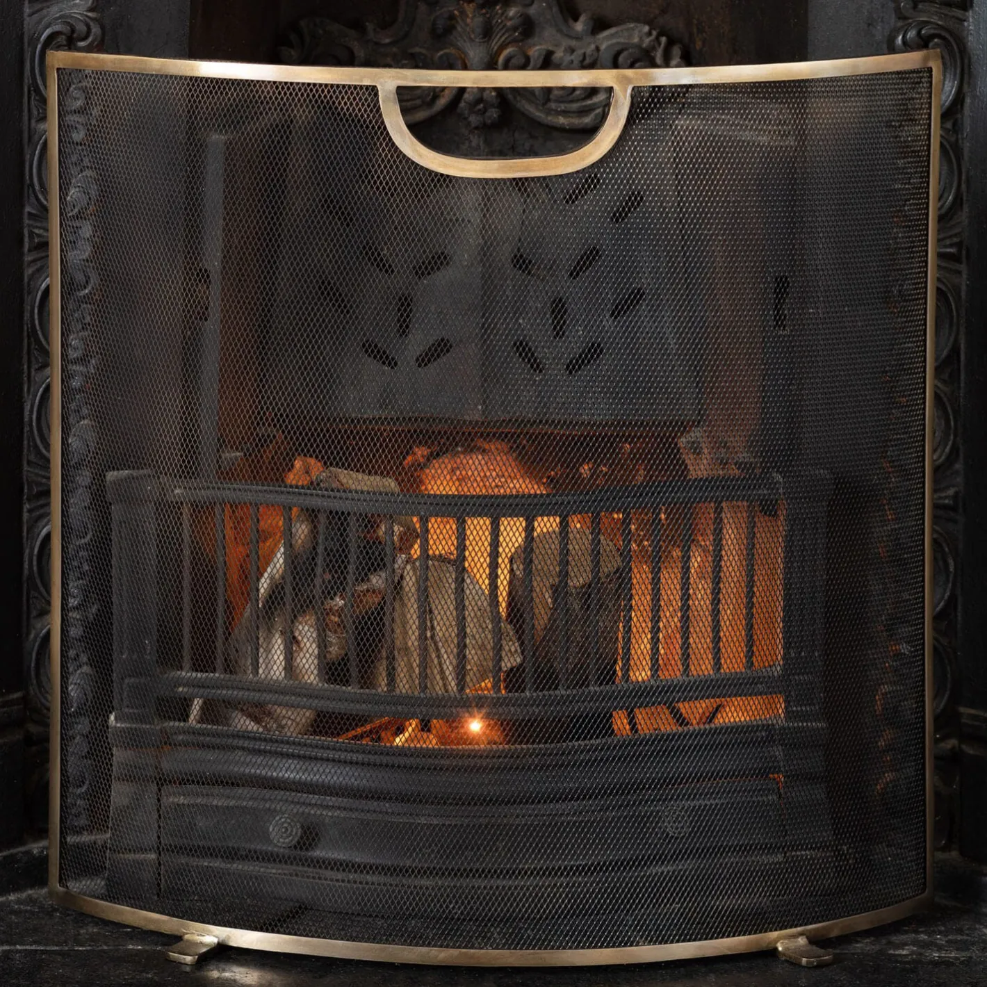 Graham & Green Fireside<Curved Brass Fire Screen