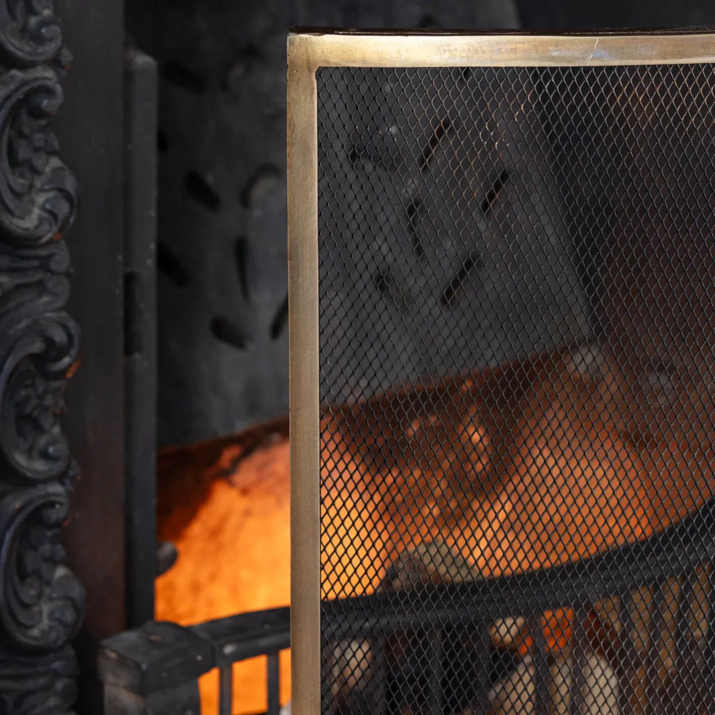 Graham & Green Fireside<Curved Brass Fire Screen