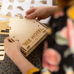 Graham & Green Toys & Dolls<DIY Bee Hotel