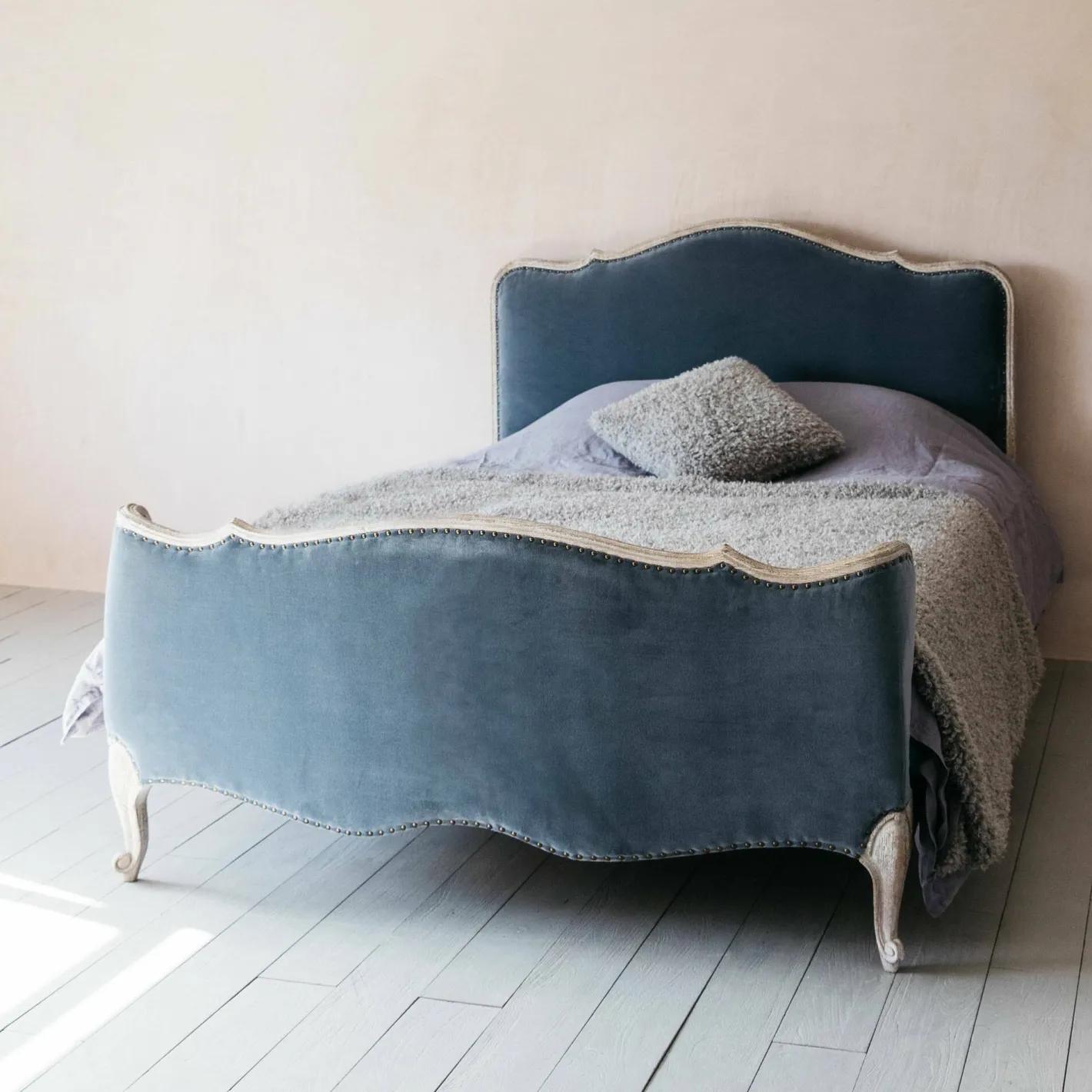 Graham & Green Beds & Headboards<Evelyn Grey Velvet Beds