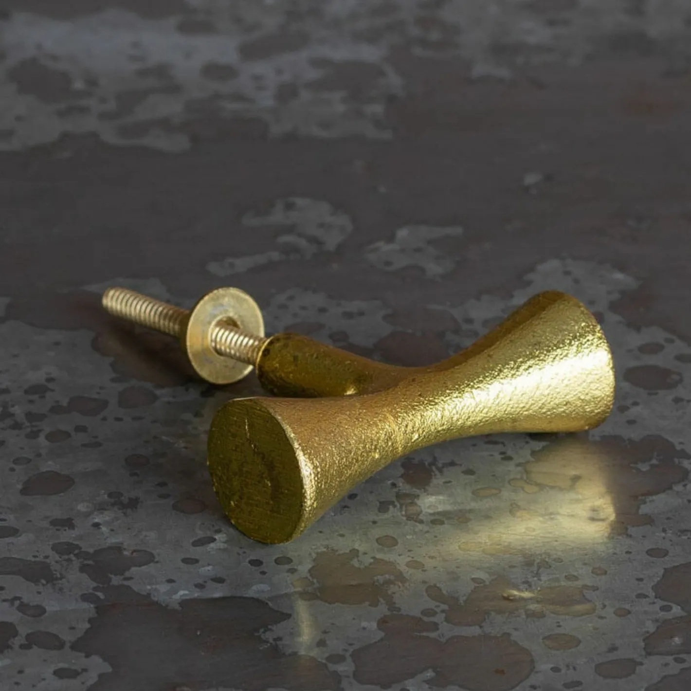 Graham & Green Knobs & Handles<Gold Iron Knob