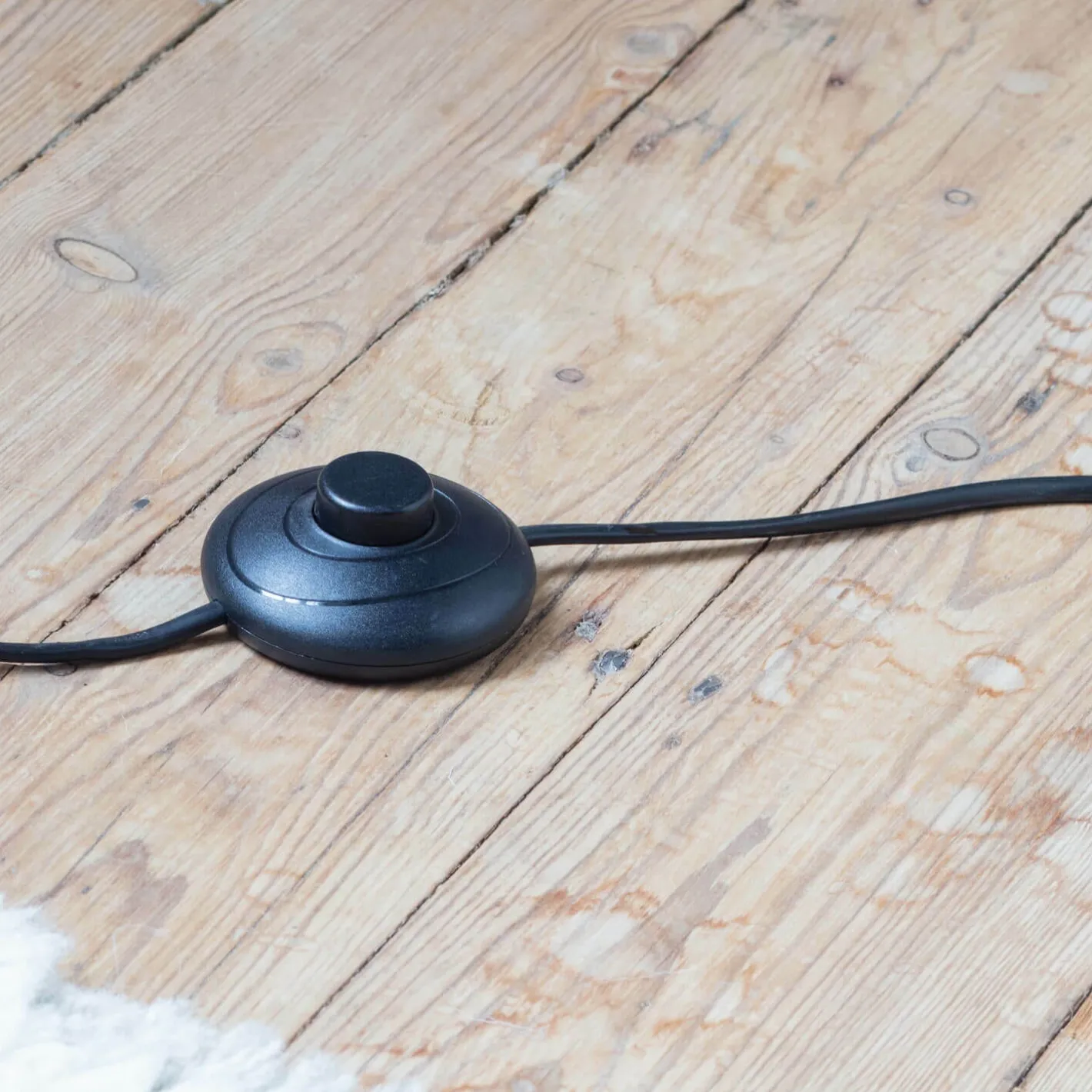Graham & Green Floor Lamps<Jax Black Wood Floor Lamp