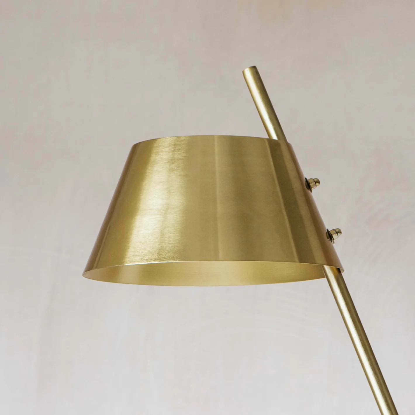 Graham & Green Floor Lamps<Kari Brass Floor Lamp