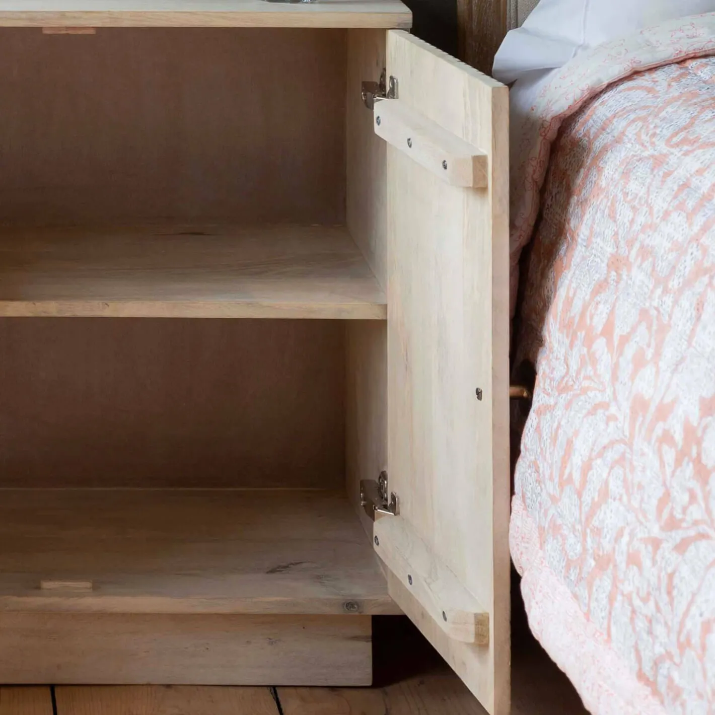 Graham & Green Bedside Tables<Milton Bedside Table