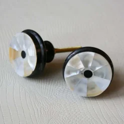 Graham & Green Knobs & Handles<Mother of Pearl and Black Horn Drawer Knob