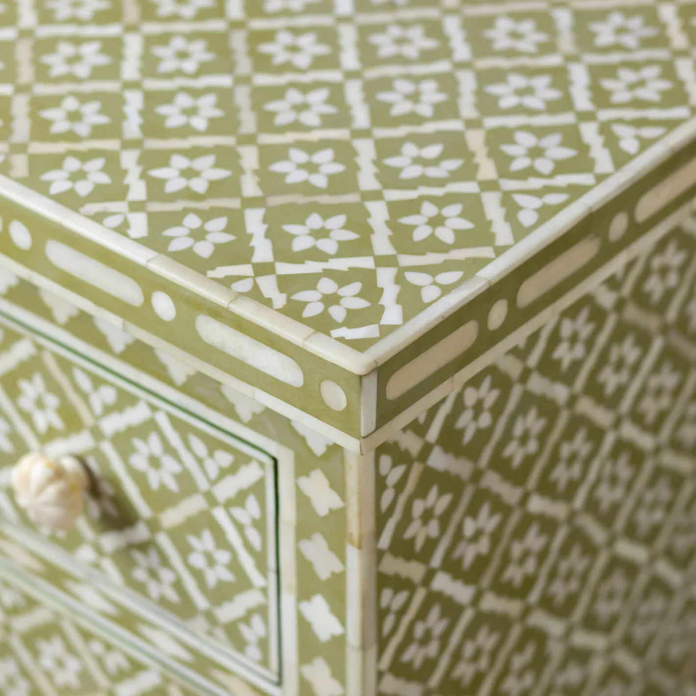 Graham & Green Chests Of Drawers|Chests Of Drawers<Olive Floral Bone Inlay Large Bedside Table