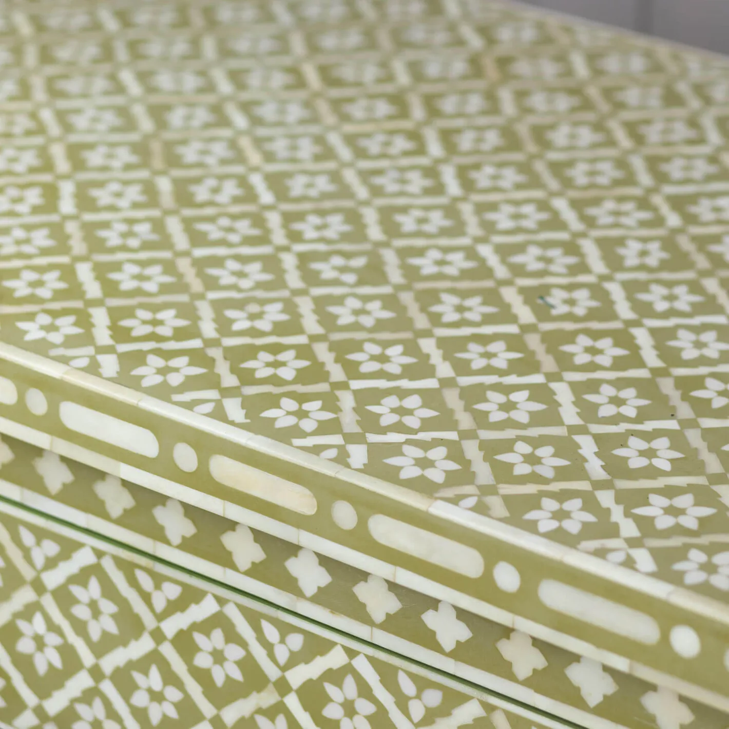 Graham & Green Chests Of Drawers|Chests Of Drawers<Olive Floral Bone Inlay Large Bedside Table