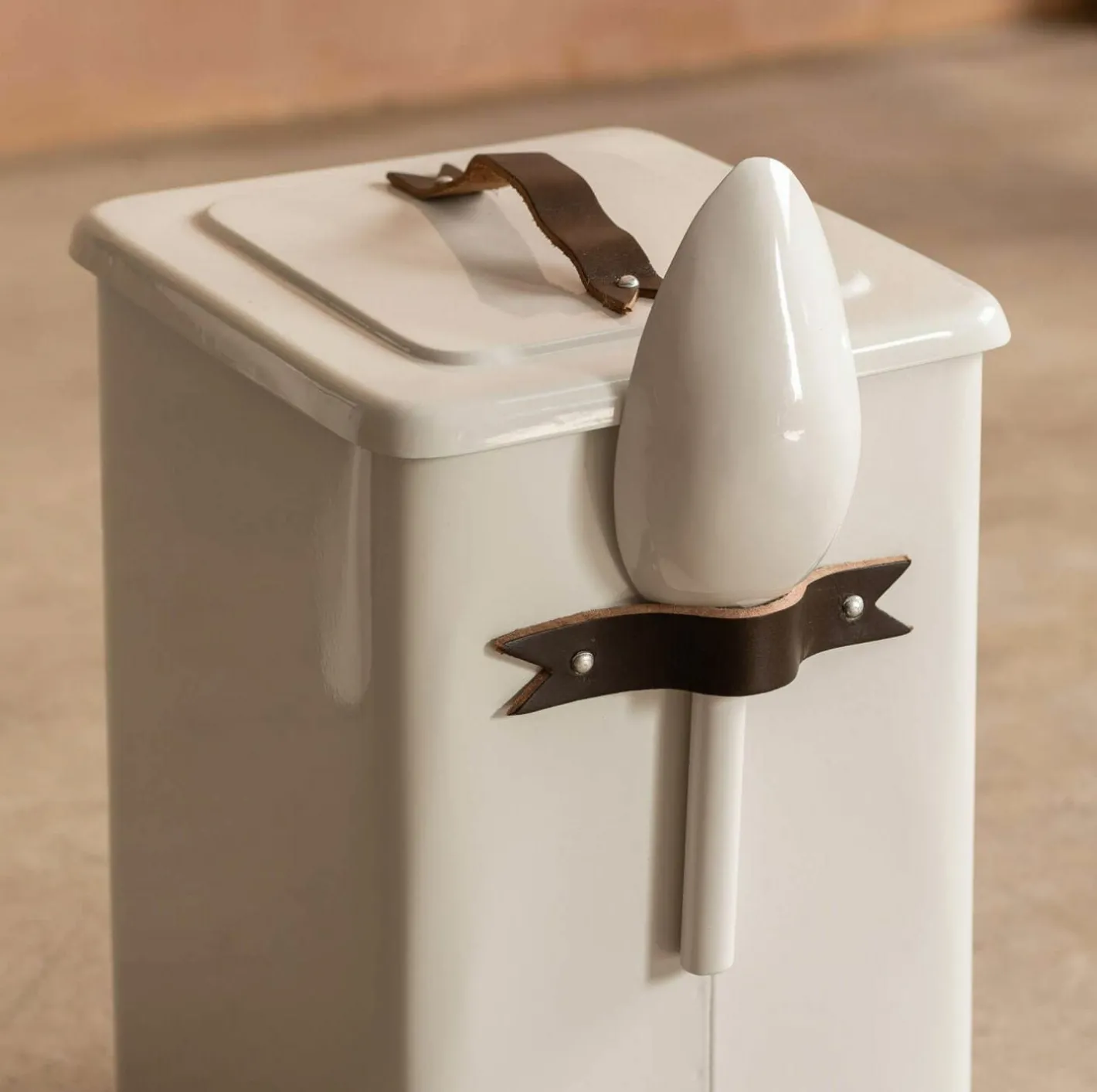 Graham & Green Household Storage<Pet Food Bin with Leather Handle - Medium