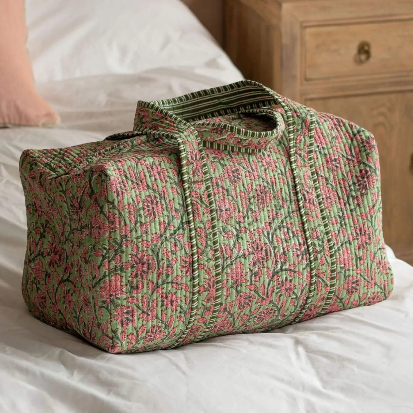 Graham & Green Bags<Pink & Green Floral Weekend Bag - Small