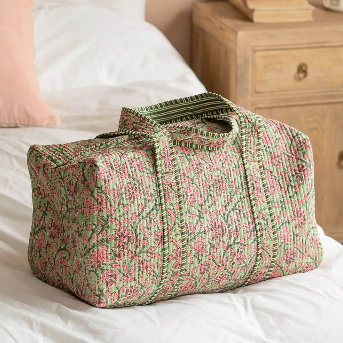 Graham & Green Bags<Pink & Green Floral Weekend Bag - Small