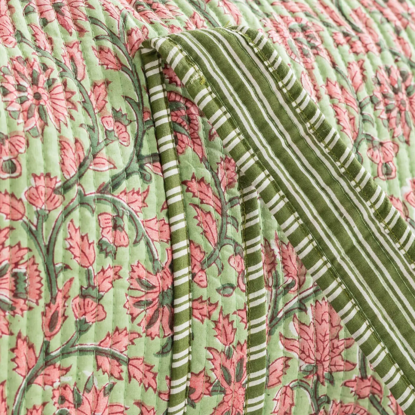 Graham & Green Bags<Pink & Green Floral Weekend Bag - Small