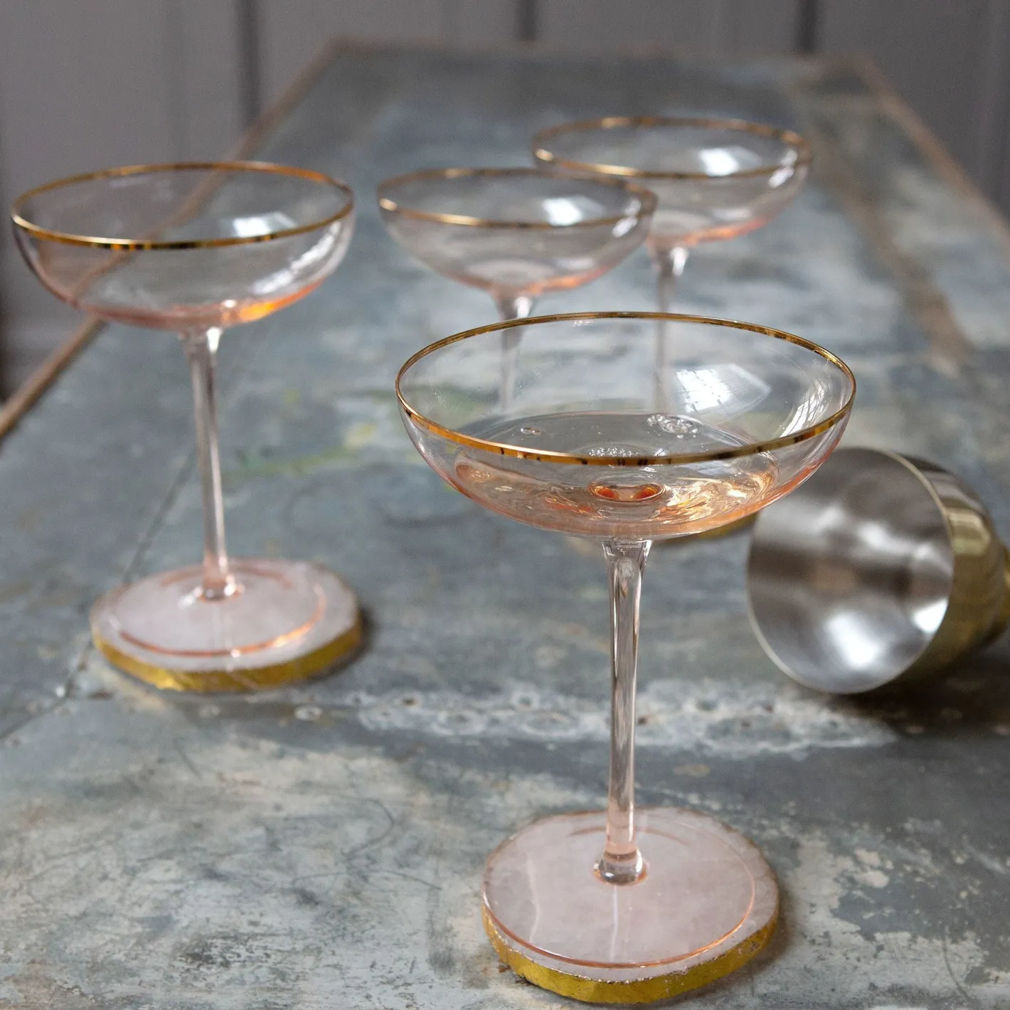 Graham & Green Glassware<Set of Four Gold Rimmed Cocktail Glasses