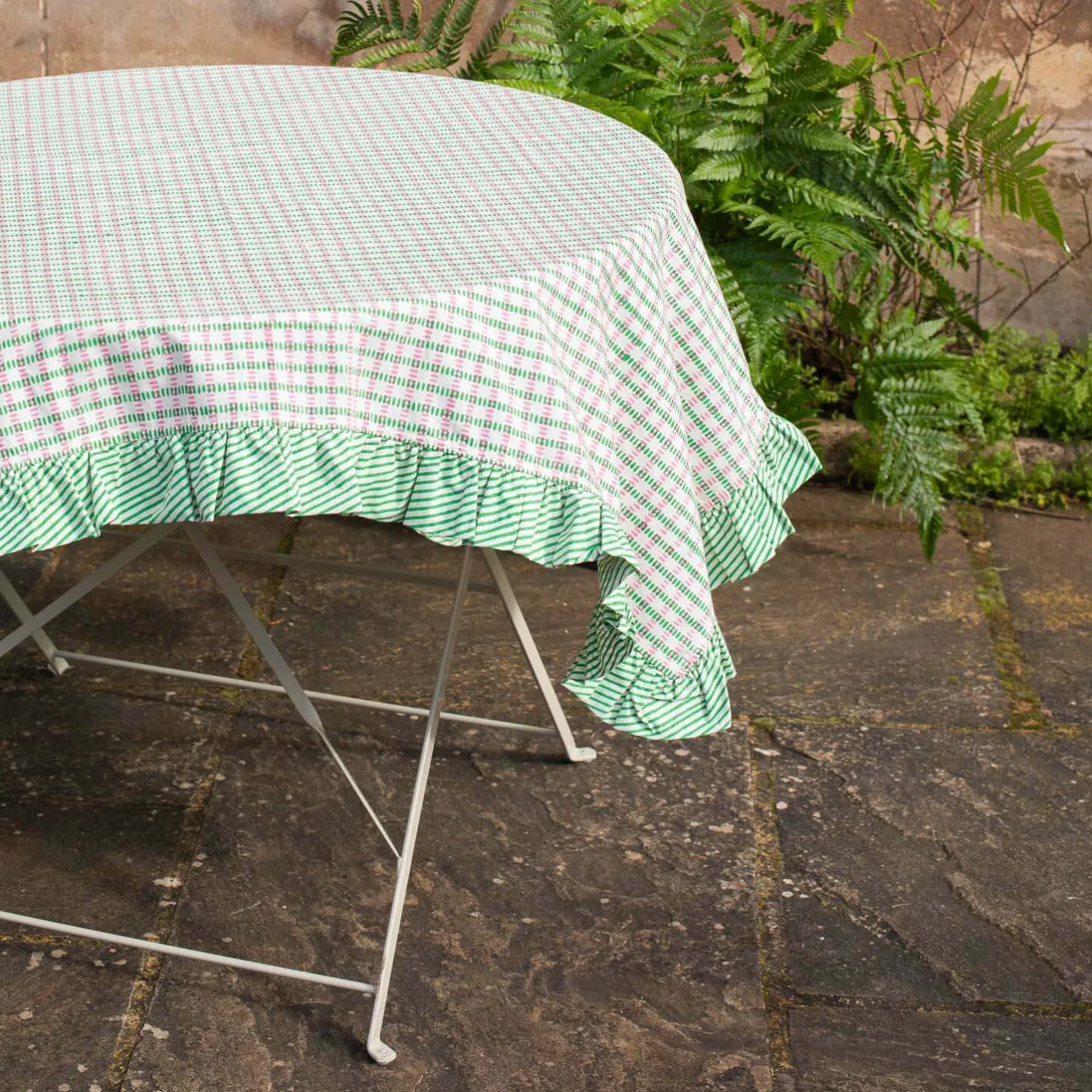 Graham & Green Table Cloths & Napkins|Table Cloths & Napkins<Sundae Green and Pink Block Printed Frill Table Cloths