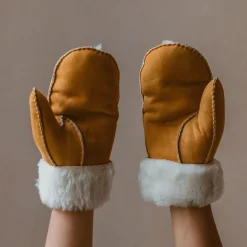 Graham & Green Loungewear<Tan Sheepskin Mittens