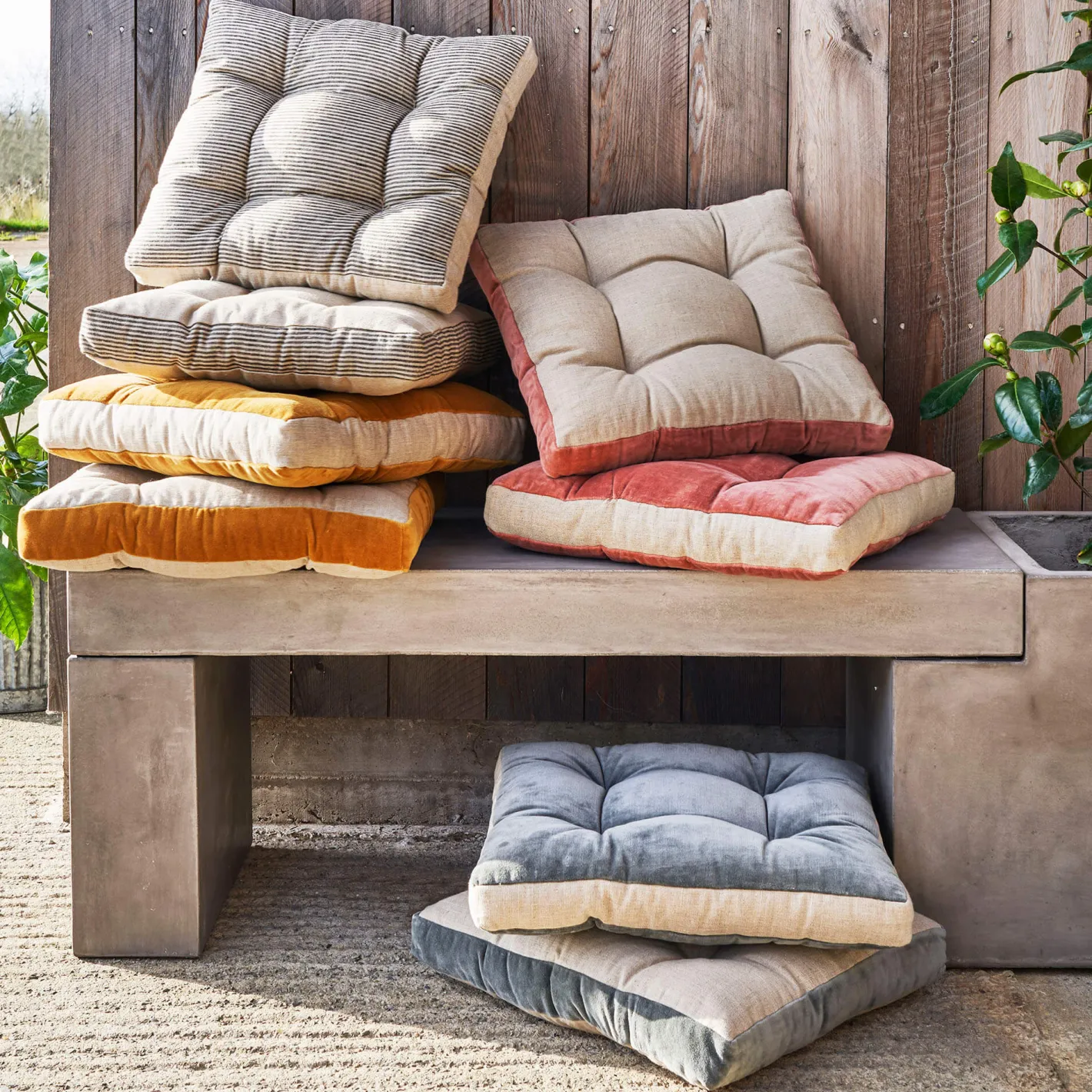 Graham & Green Seat Pads & Bed Rolls|Seat Pads & Bed Rolls<Velvet Border Seat Pads