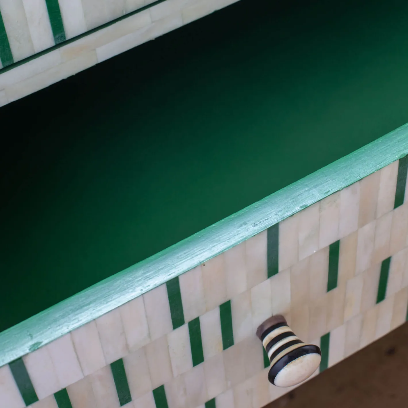 Graham & Green Chests Of Drawers|Chests Of Drawers<Zarina Green Stripe Bone Inlay Chest of Drawers